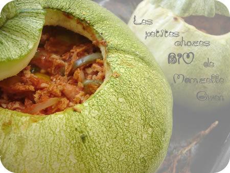 Courgettes farcies à la provençales et aux protéïnes de soja Courgettes farcies à la provençales et aux protéïnes de soja