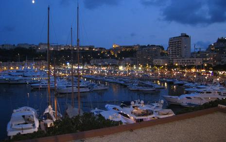 Le port de Monaco au coucher du soleil