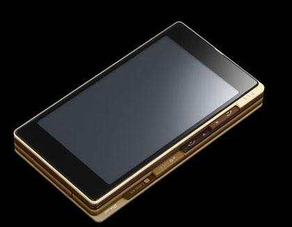 Ce téléphone Japonais en tient une couche !