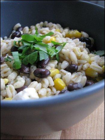 Salade de blé, haricots noirs et maïs Salade de blé, haricots noirs et maïs R