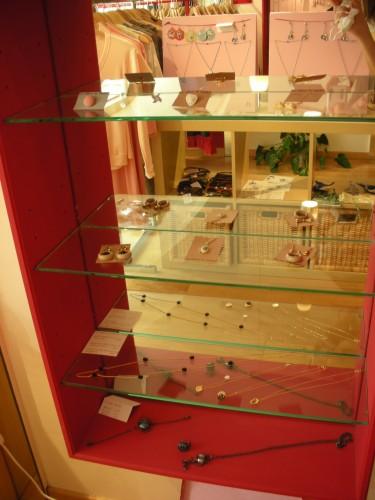 Ma petite boutique coup de coeur... DSCN2100.JPG