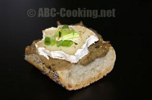 Tartine de caviar d'aubergine et de chèvre