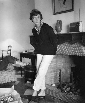 Halte ! Alerte! police de la mode! : Le pantalon carotte.