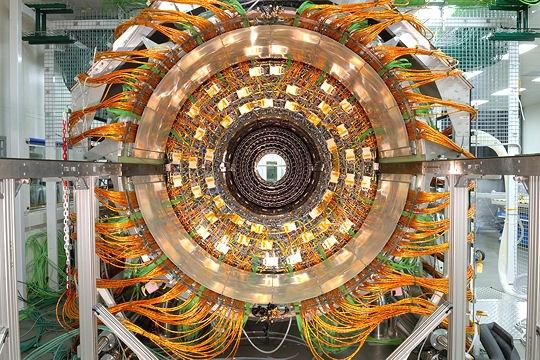Les seigneurs des anneaux du CERN face aux mystères de l'Univers.