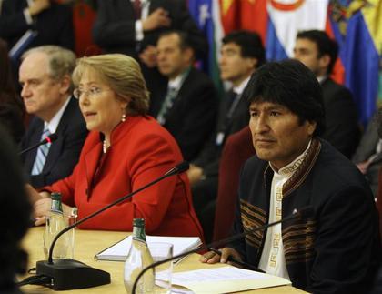 BOLIVIE : Morales rame dur..........