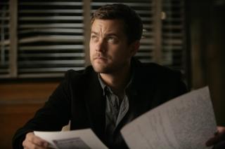 Peter (Joshua Jackson) Peter (Joshua Jackson)
