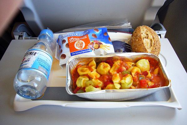 Plateaux repas dans les avions