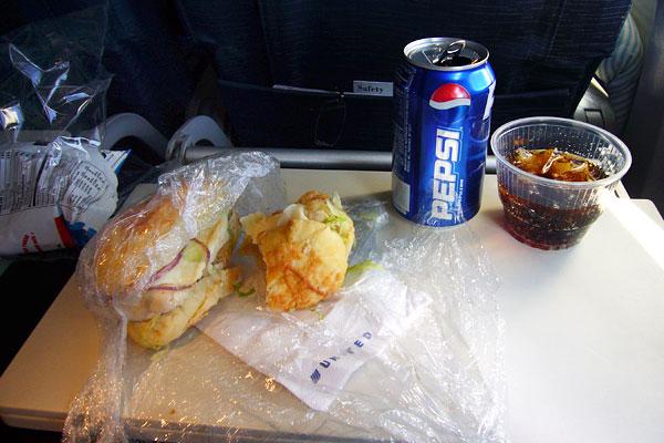 Plateaux repas dans les avions