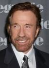 Chuck Norris : après avoir soutenu Mike Huckabee, il votera McCain. Contrairement à Tom Selleck, lui porte la barbe
