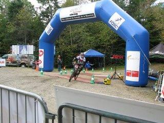 Viens jouer dans le parc: le duo vélo de montagne et cross country