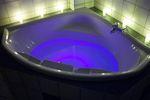 Les salles de bains du futur BOULES_LED_BAIGNOIRE1_450x300