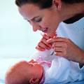 Echantillons de cosmétiques pour bébé à la maternité : cadeaux empoisonnés !