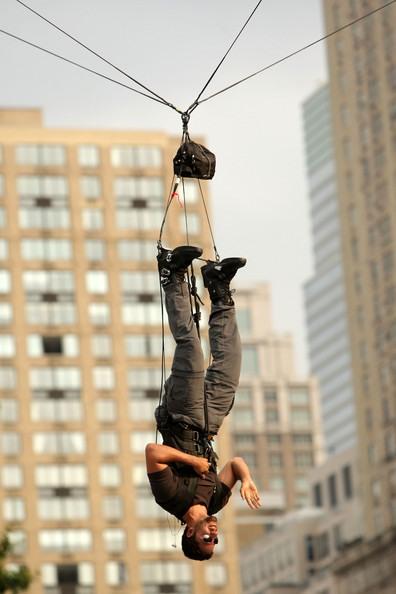 David Blaine suspendu au-dessus de Central Park