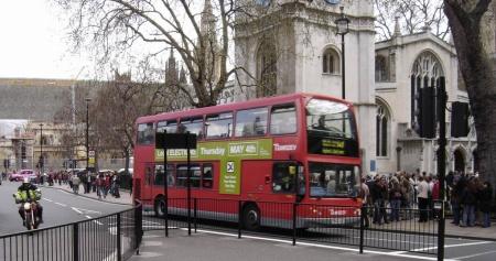 A vous les célèbres Bus Rouges : Vous allez à Londres !