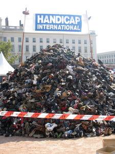 Mine anti-personnelle pyramide_de_chaussures