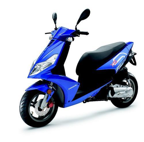 La France sur son scooter parée pour la crise mondiale ! La France sur son scooter parée pour la crise mondiale !