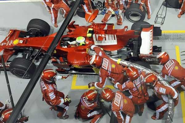 L’incident de Felipe Massa au stand Ferrari à Singapour
