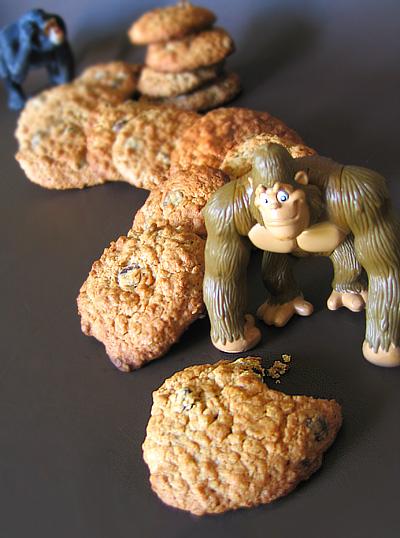 Biscuits tendres à l'avoine, au beurre d'arachides et brisures de chocolat Biscuits tendres à l'avoine, au beurre d'arachides et brisures de chocolat