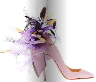 Louboutin ... Escarpins à plumes ou à clous !!! Louboutin ... Escarpins à plumes ou à clous !!!