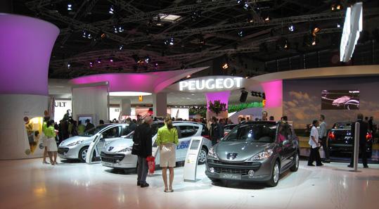 Une partie du stand Peugeot au Mondial de l'Automobile 2008