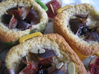 Figues aux framboises sur lit biscuité aux amandes selon Mamina!!!