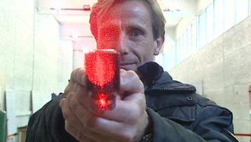 Et Taser, elle bat le beur ?