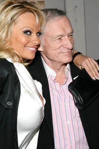 Pamela Anderson nue pour l'anniversaire de Hugh Hefner Pamela Anderson nue pour l'anniversaire de Hugh Hefner
