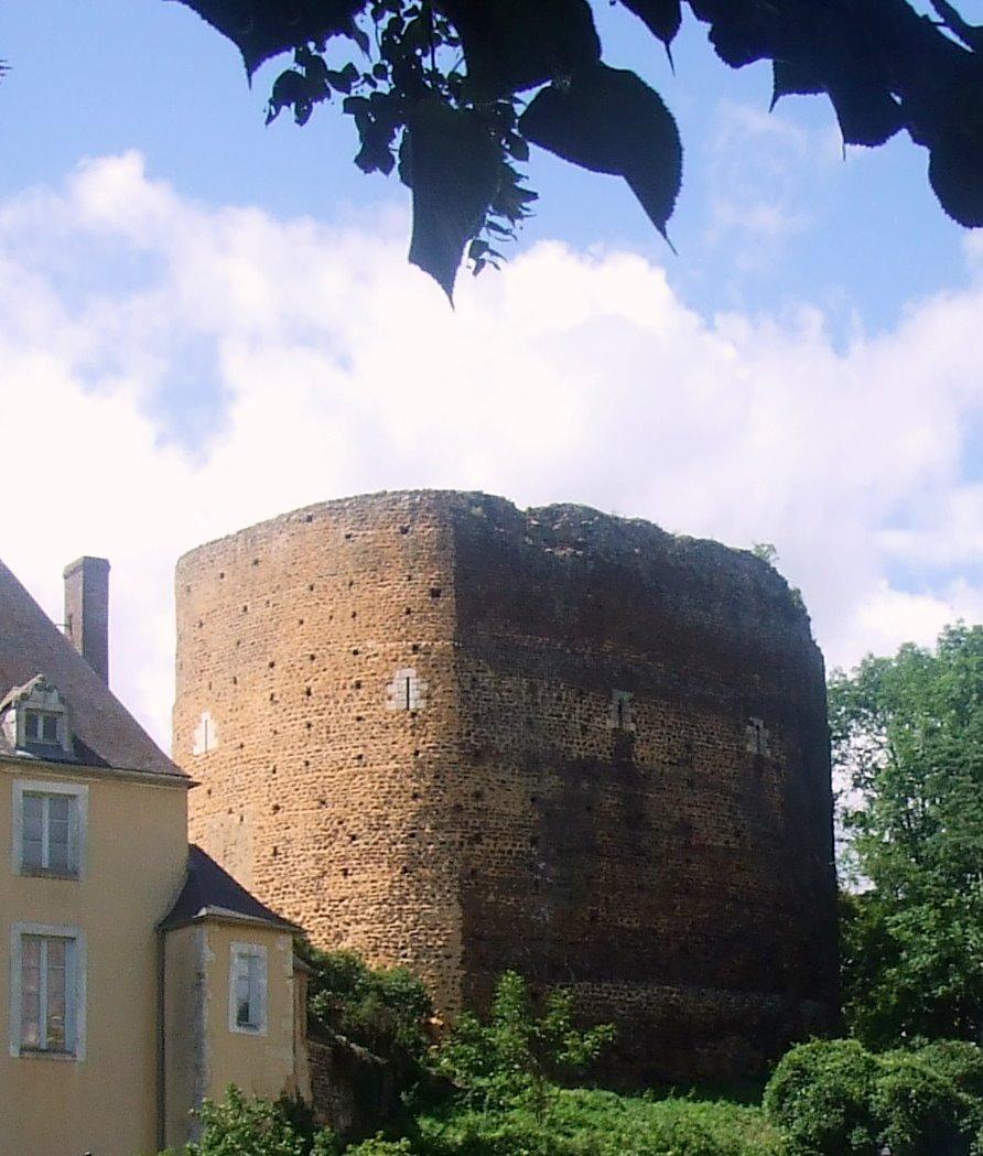 Une “cathédrale” en Puisaye tour-sarrasine.1223499468.jpg