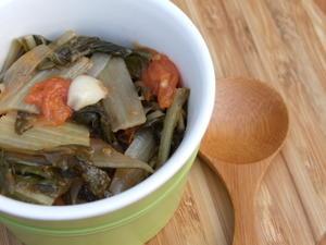 Blettes du potager confites À la tomates. Blettes du potager confites À la tomates.