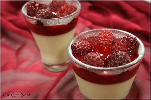Panna cotta chocolat blanc, fève tonka et framboises Panna cotta chocolat blanc, fève tonka et framboises
