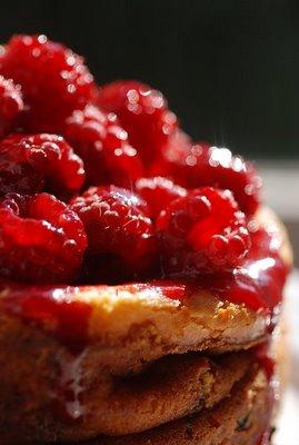 Cheese cake framboise, tarte aux tomates et p'tits sablés, résumé d'un repas d'huîtres de canapé un dimanche après-midi...