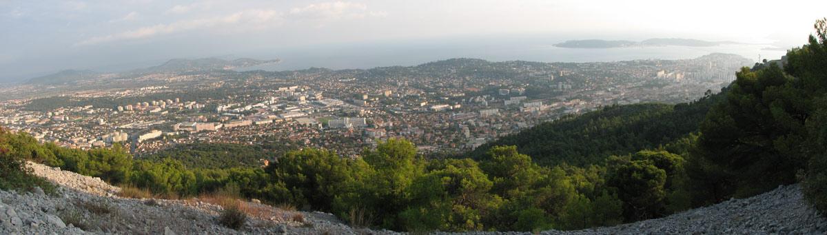 Vue panoramique sur Toulon depuis le mont Faron