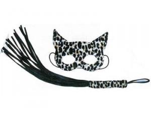 john-mccain-masque-et-fouet-en-tigre