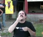 Combien arrivez vous à mettre de cafards dans votre bouche ? vidéo record du monde cafards