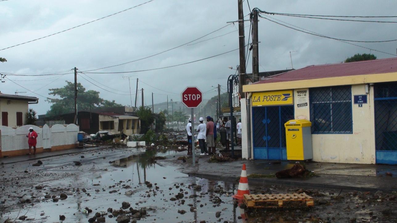 Cyclone : Omar en photos et vidéos cyclone_omar_1.jpg
