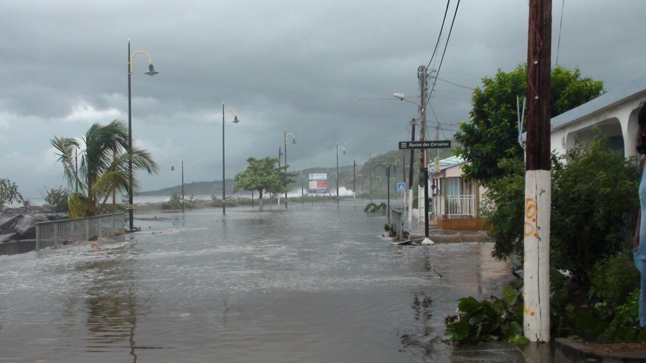 Cyclone : Omar en photos et vidéos cyclone_omar_2.jpg