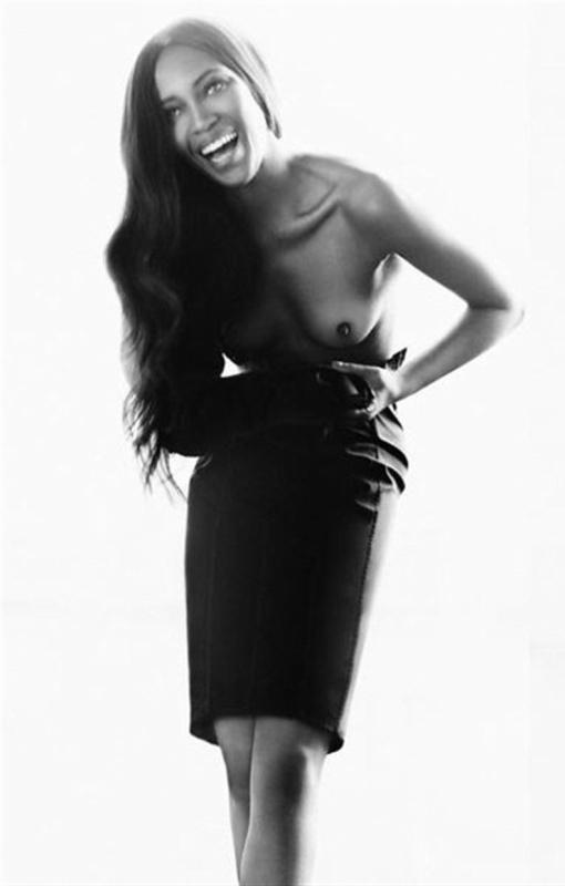 Naomi Campbell seins nus