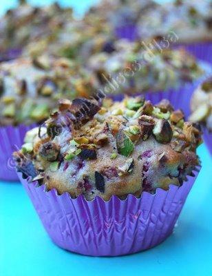 Muffins aux framboises, chocolat blanc et pistaches
