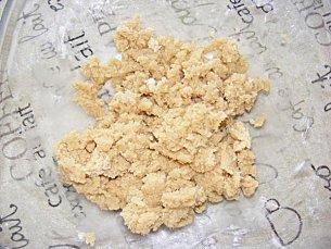 Crumble croustillant aux pommes ou aux poires. Crumble croustillant aux pommes ou aux poires.