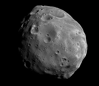 Le satellite Phobos survolé par la sonde Mars Express