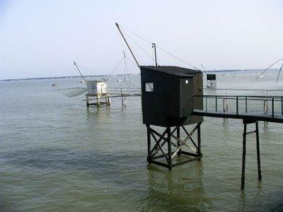 près de l'eau, près de l'eau de là