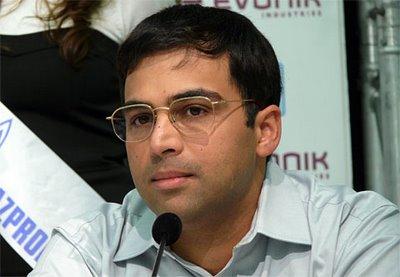 Anand, seul maître à Bonn Vishy Anand au championnat du monde d'échecs 2008 - photo Chessbase