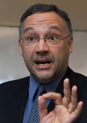 Joseph Facal, curé nécrophile… http://www.ledevoir.com/2006/11/27/images/fac_jn_271106.jpg