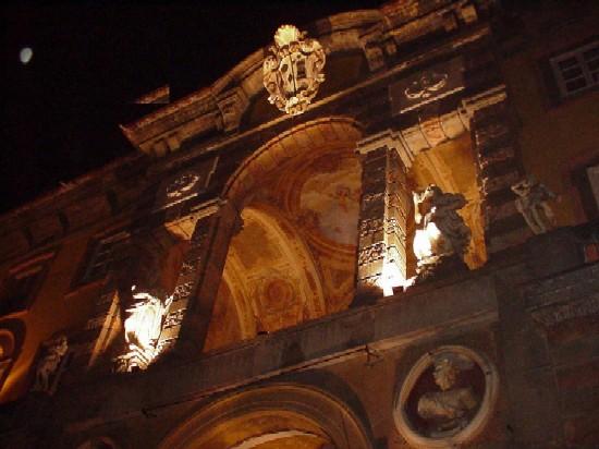 Vendredi 12 septembre 2008, Gubbio : un ministre n’efface pas les autres villa-torrigiani-nocturne-8.1224884949.jpg