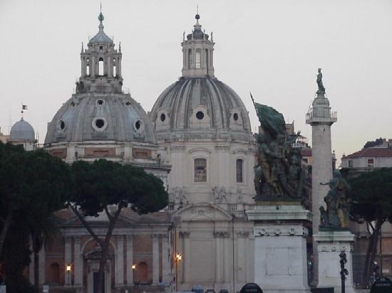 Vendredi 12 septembre 2008, Gubbio : un ministre n’efface pas les autres rome-49-decembre-2005-mvc-002s.1224884906.JPG