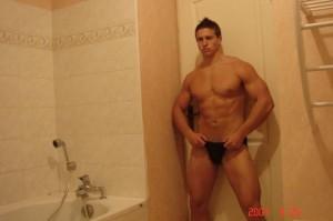 Buzz Michael Vendetta nu, encore des photos scandale dans La Ferme ! Buzz Michael Vendetta nu, encore des photos scandale dans La Ferme !