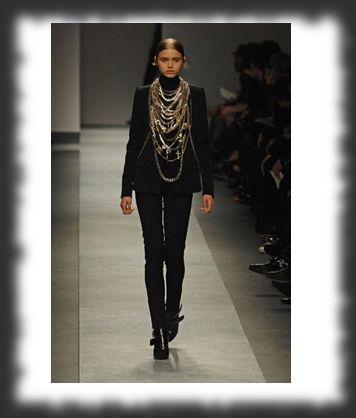 Je tape l'incruste chez la Sudinette... Givenchy.jpg