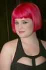 Kelly Osbourne le carré rose fluo est de toute beauté 