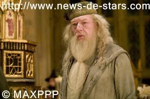 Sir Michael Gambon dans le rôle qui a fait de lui une star dans les cours de récréation, celui d'Albus Dumbledore