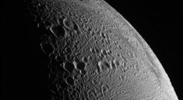 Encélade : des clichés exceptionnels de la lune de Saturne surface d'Encélade